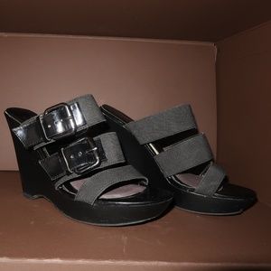 Black Elastic Strapped Sandals